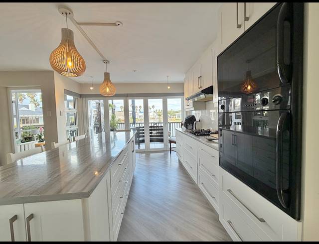 6 BEDROOM HOUSE FOR SALE IN MARINA MARTINIQUE